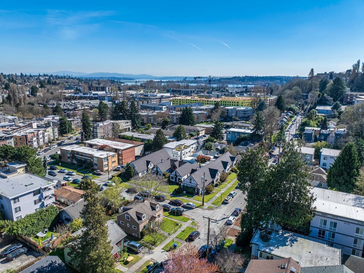 2265 Ne 53rd St - Photo 2 of 10