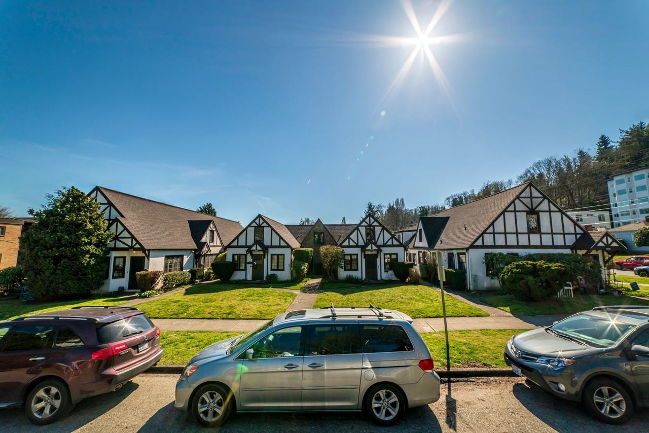 2265 Ne 53rd St - Photo 3 of 10