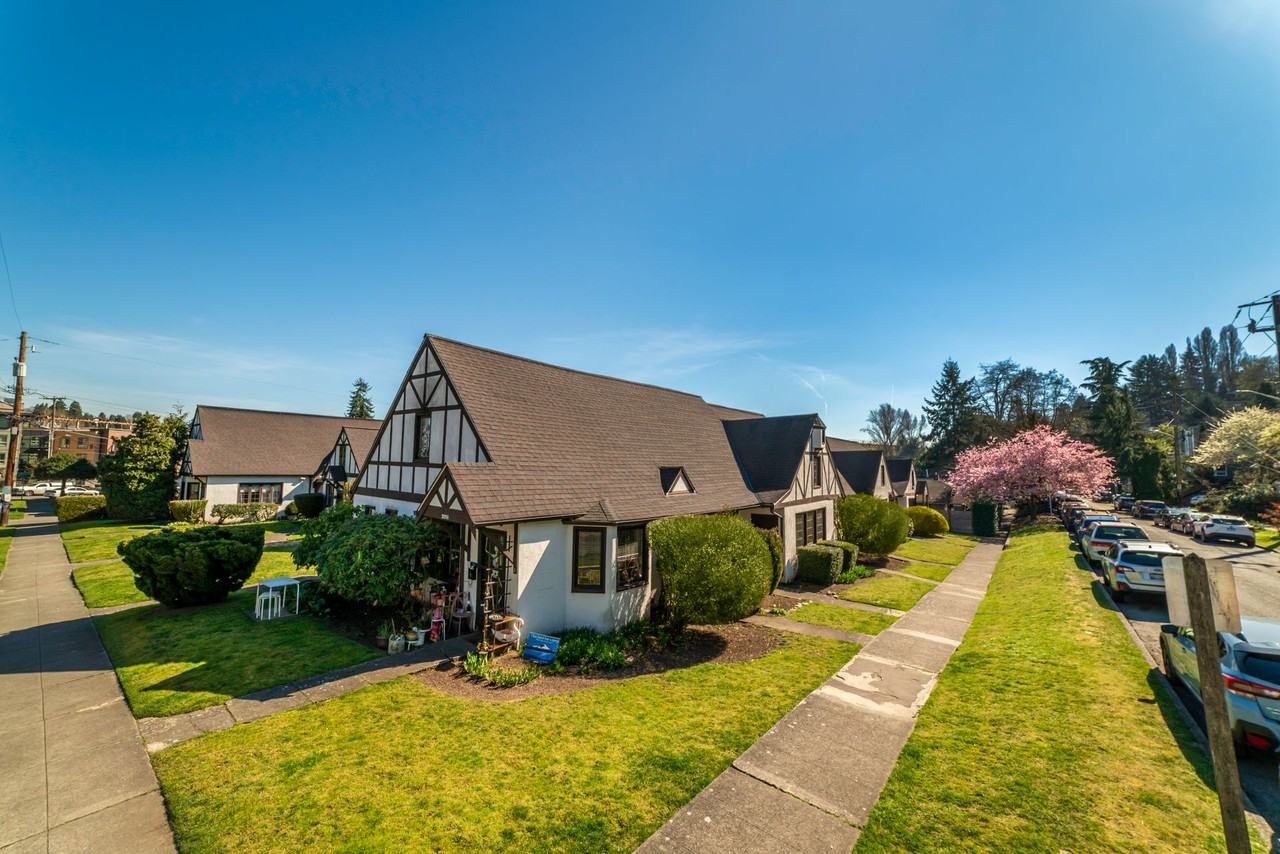 2265 Ne 53rd St - Photo 4 of 10