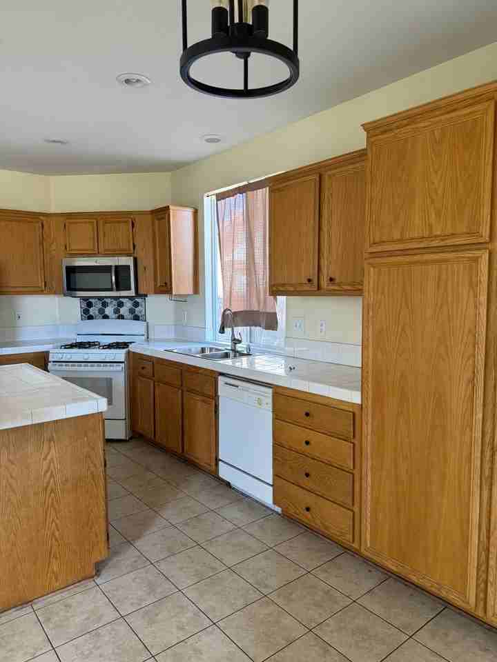 26469 Bradshaw Dr - Photo 4 of 28