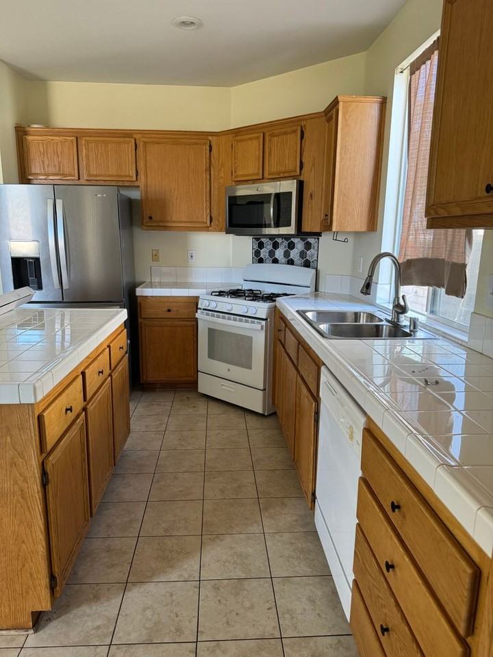 26469 Bradshaw Dr - Photo 5 of 28