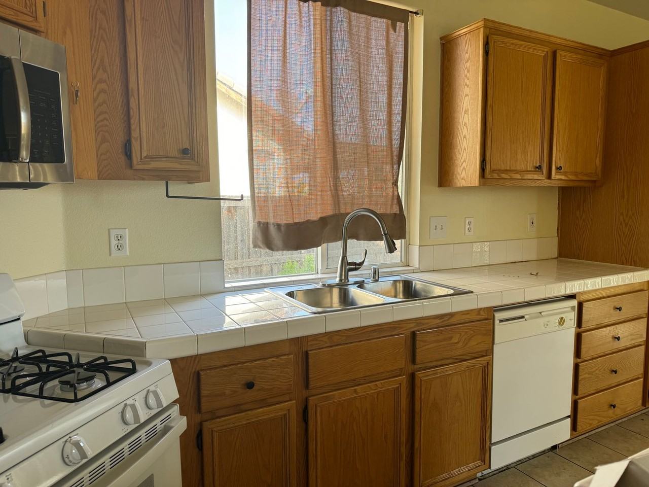 26469 Bradshaw Dr - Photo 6 of 28