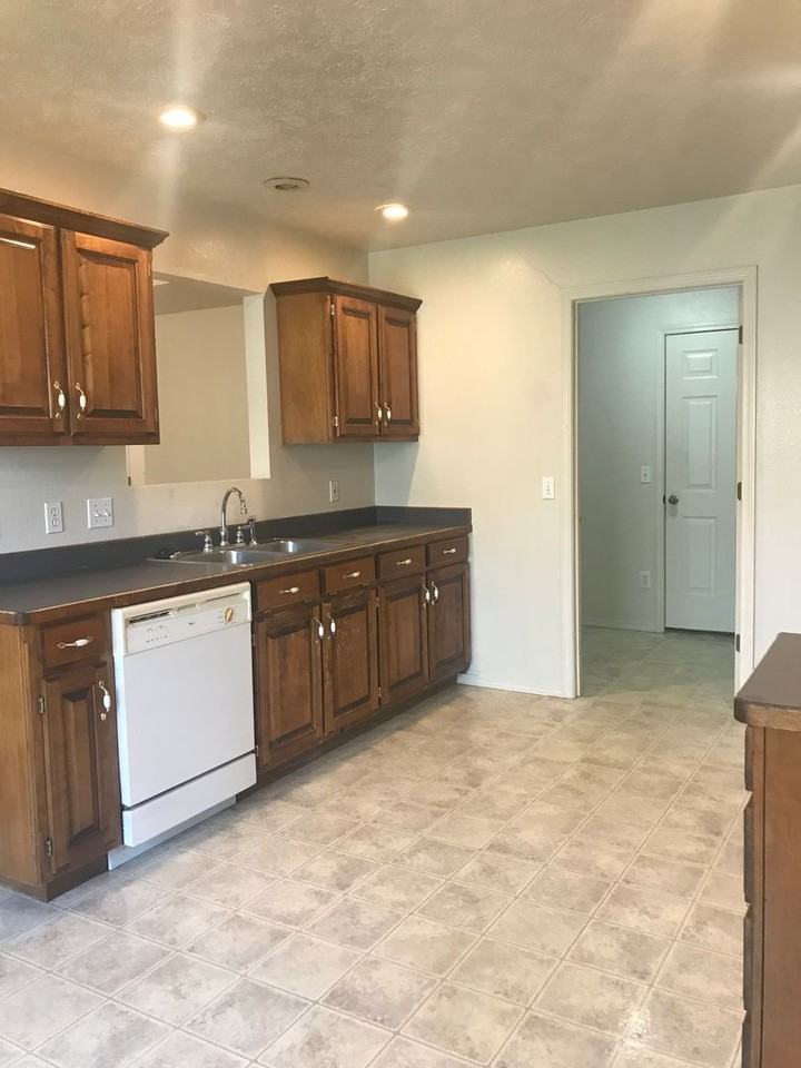 3744 S Christine Ave - Photo 4 of 18