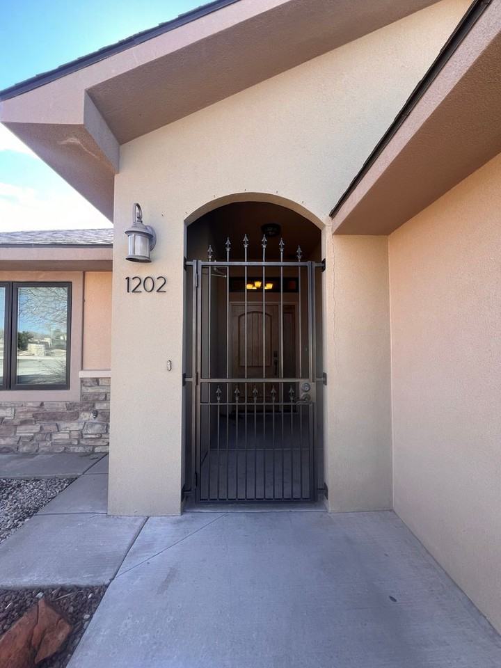 1202 Karabella Way - Photo 3 of 41