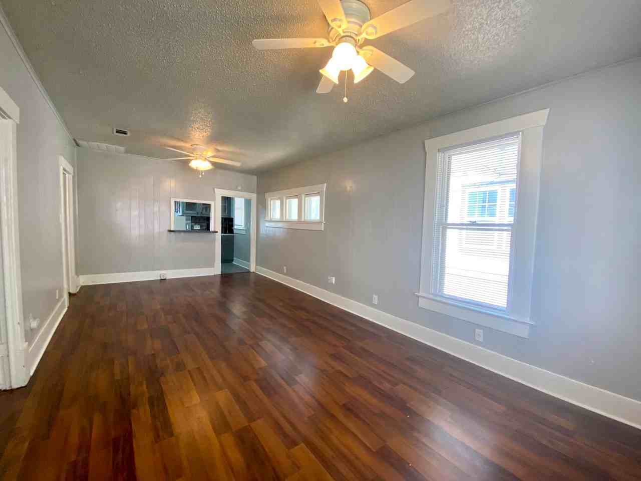 30th-407 E - Photo 2 of 47