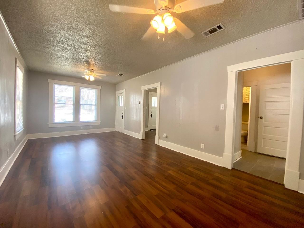 30th-407 E - Photo 3 of 47