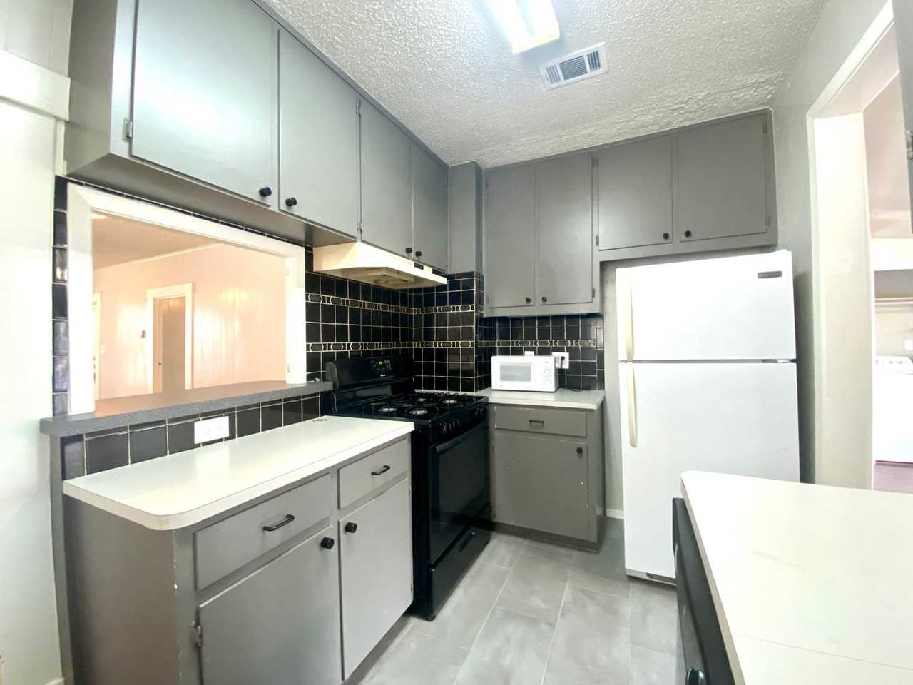 30th-407 E - Photo 5 of 47