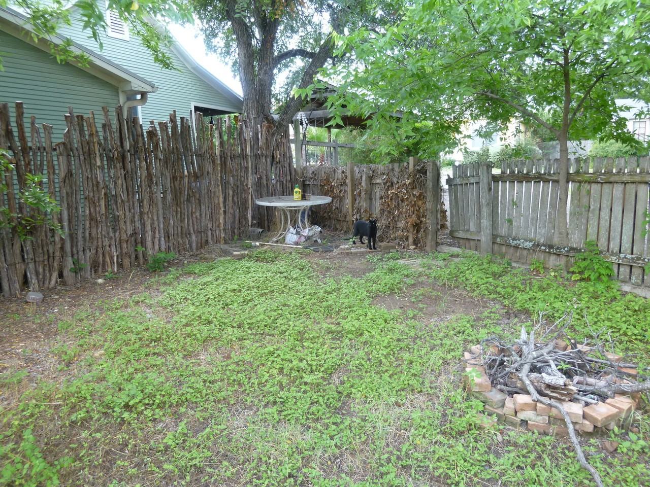 1609 W 11th St - Photo 3 of 28