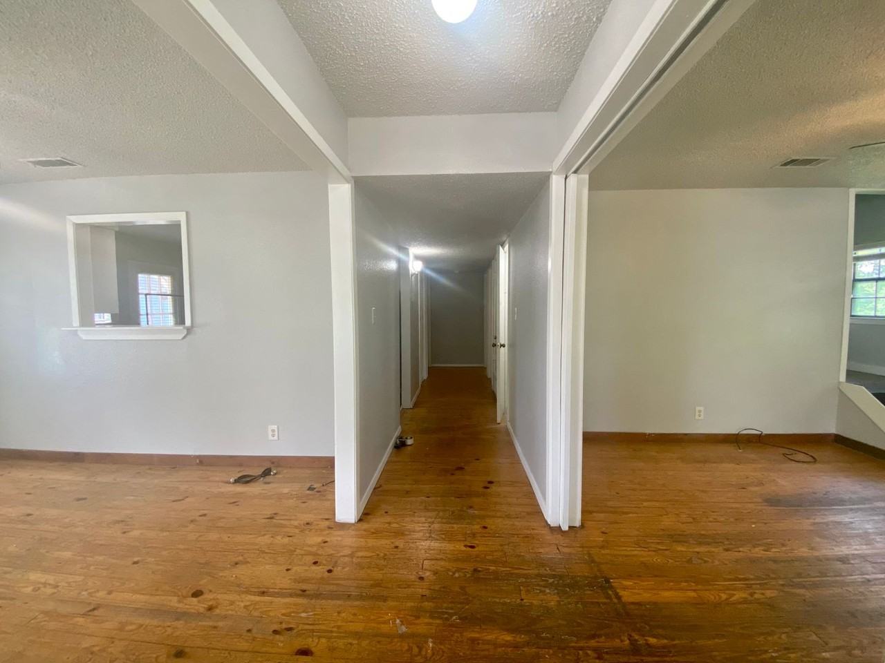 1609 W 11th St - Photo 6 of 27