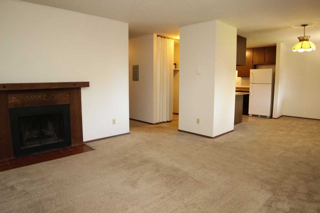 925 Columbia Rd - Photo 2 of 11