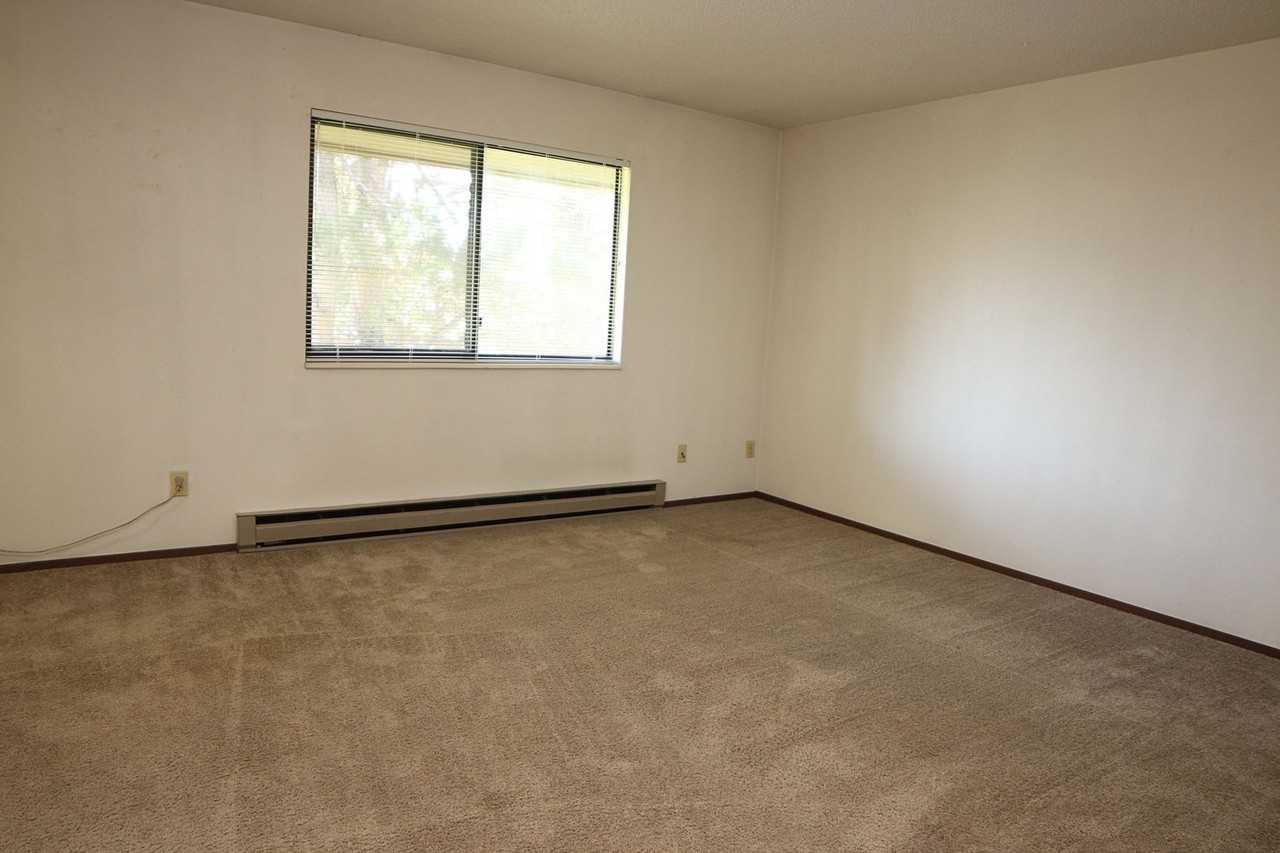 925 Columbia Rd - Photo 3 of 11