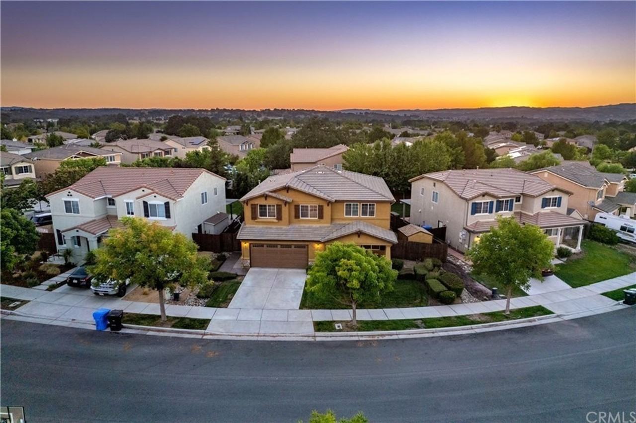 869 Sycamore Canyon Rd - Photo 3 of 40