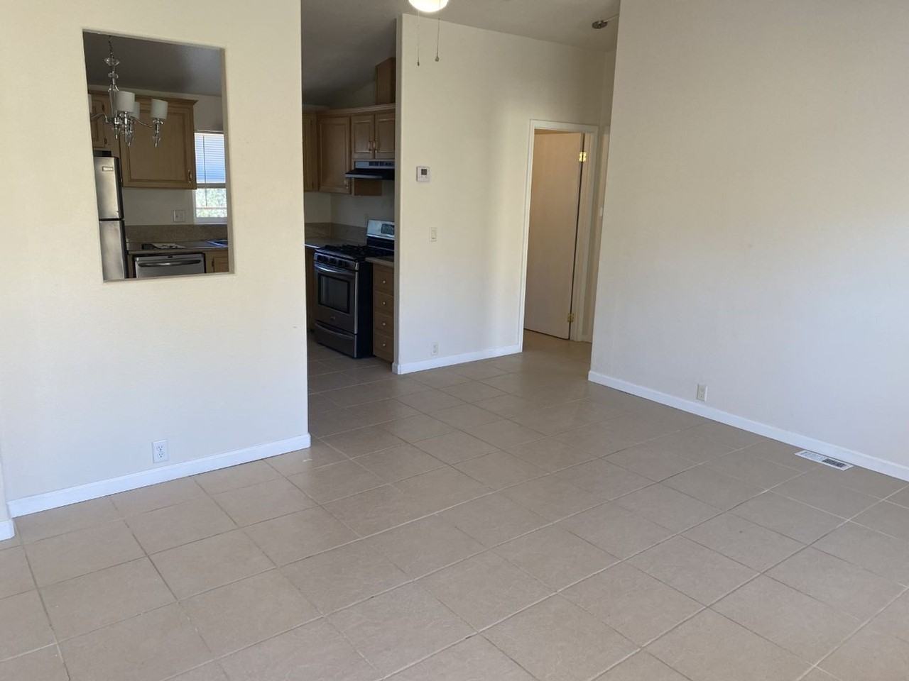 2384 Heinemann Dr - Photo 2 of 18