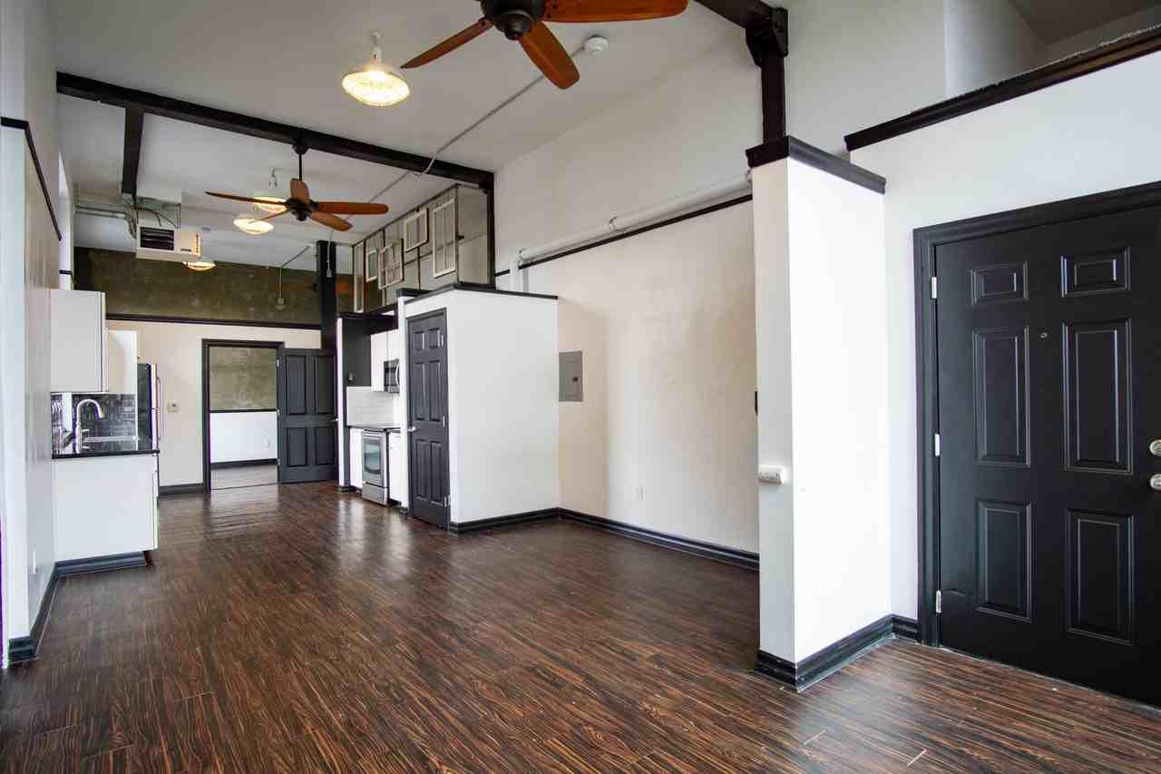 1011 N Killingsworth St #3 - Photo 2 of 20