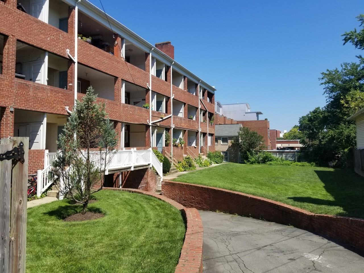 Mount Vernon Ave Apartments - Photo 3 of 18