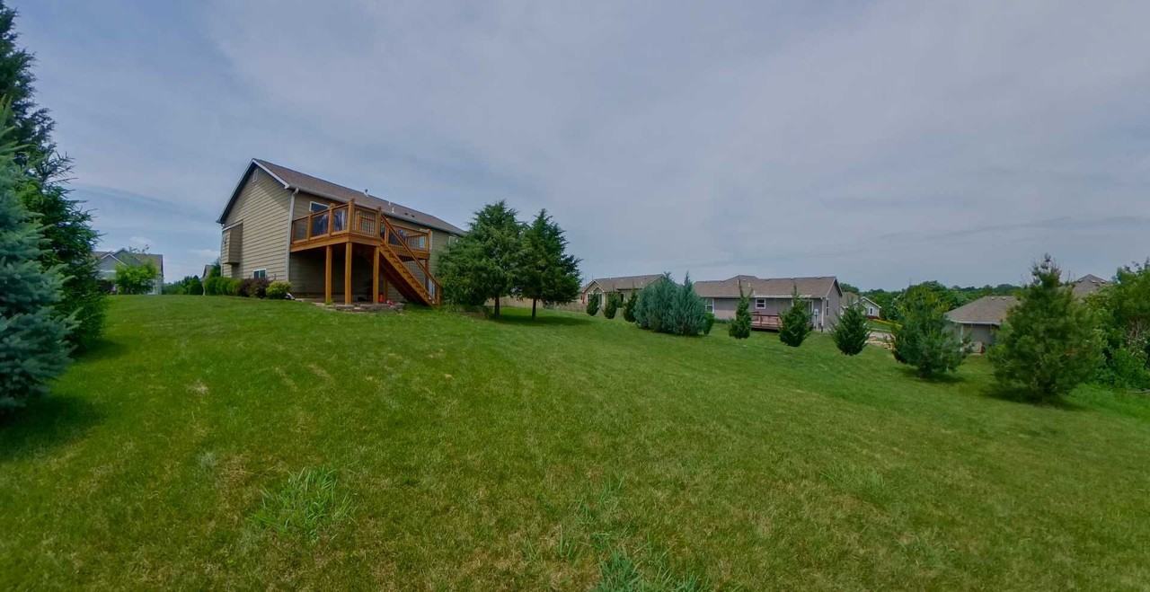 217 Firethorn Dr - Photo 3 of 16