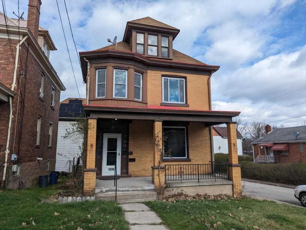 1200 Fairdale St - Photo 2 of 15