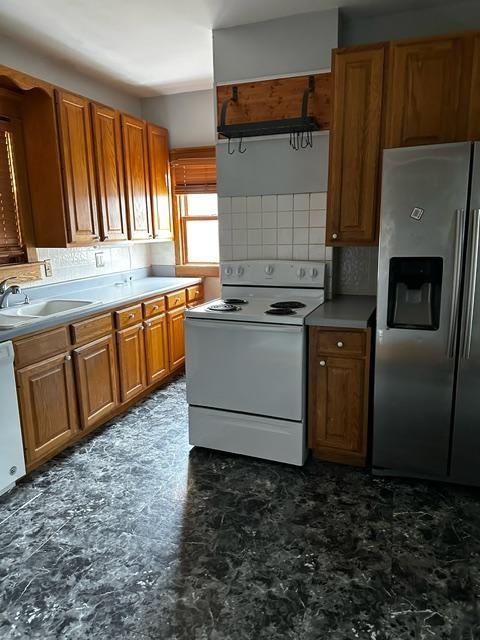 915 Iowa Ave - Photo 2 of 7