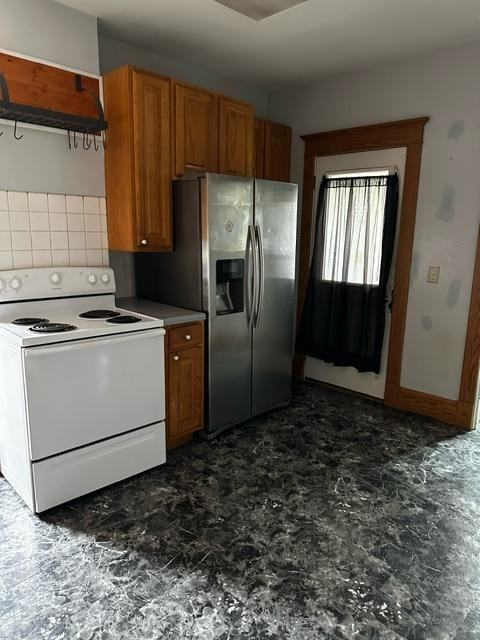 915 Iowa Ave - Photo 3 of 7