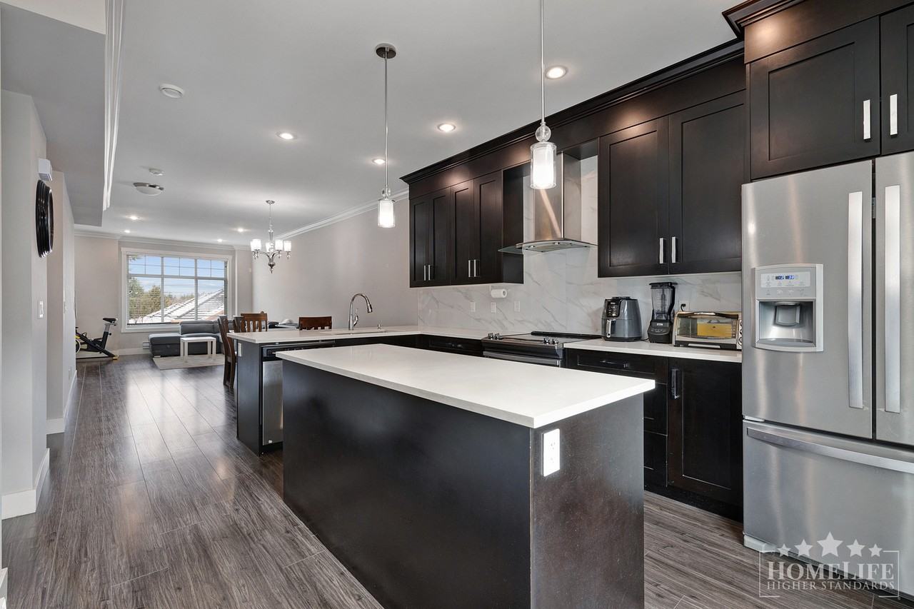 4 bedroom 4 bath Townhouse – Available May 1st - Photo 3 of 6