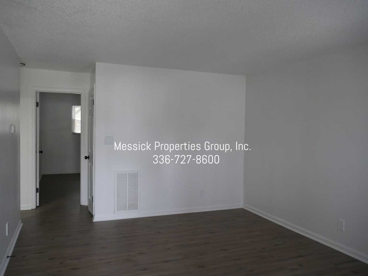 300C - Photo 3 of 13