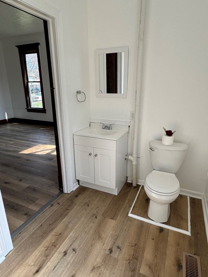 723 E Blackford Ave - Photo 2 of 12