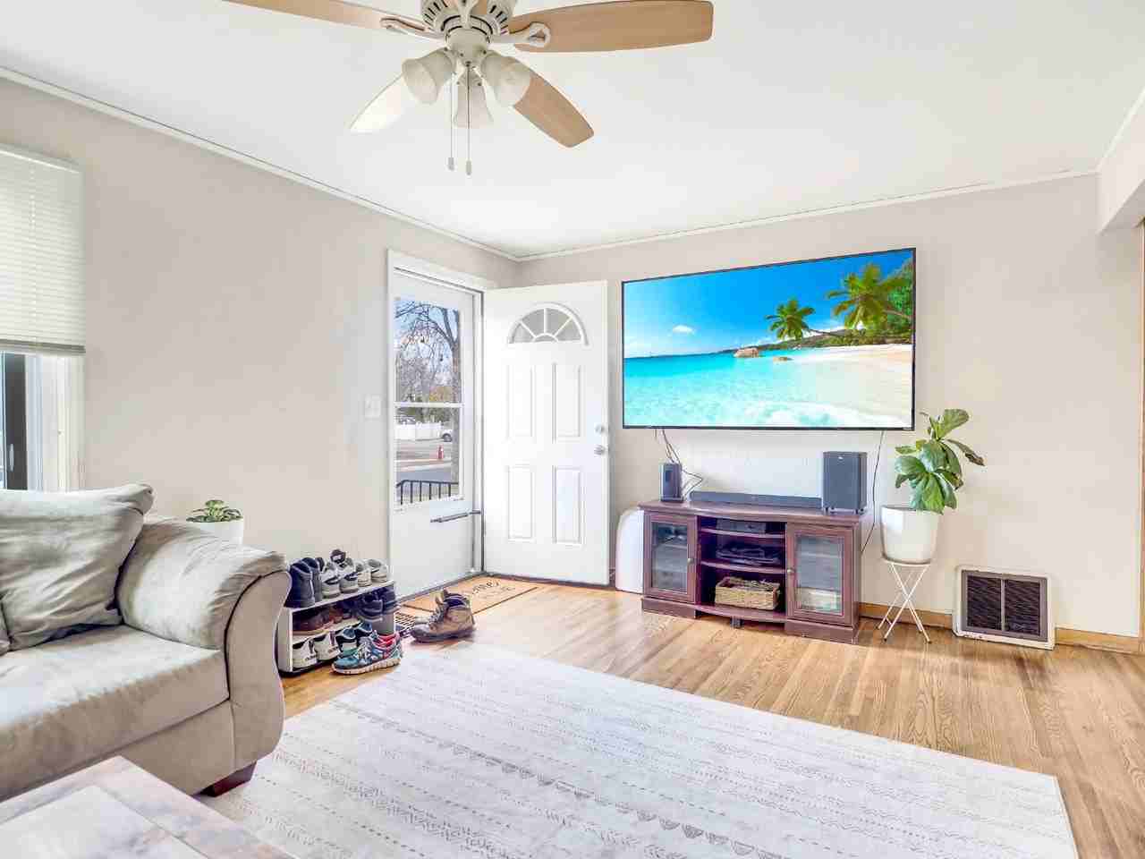 5248 Fremont Ave N - Photo 2 of 12