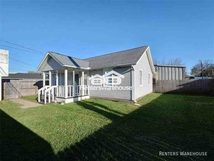 305 Grand Ave - Photo 2 of 10