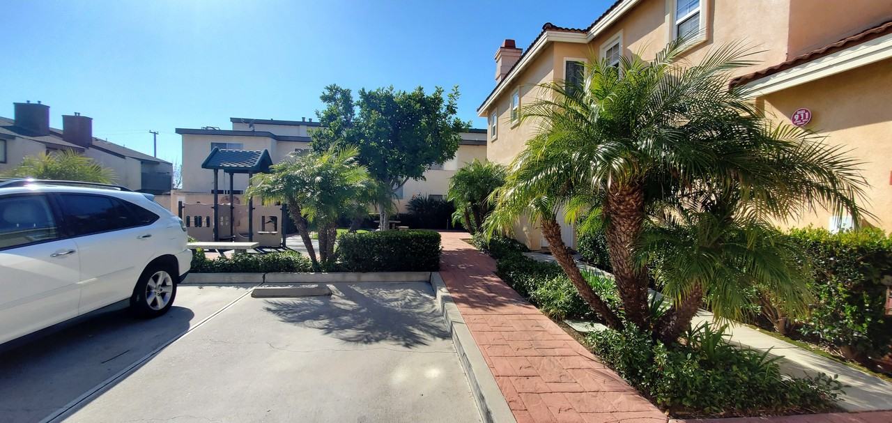 9880 11th St - Photo 3 of 23