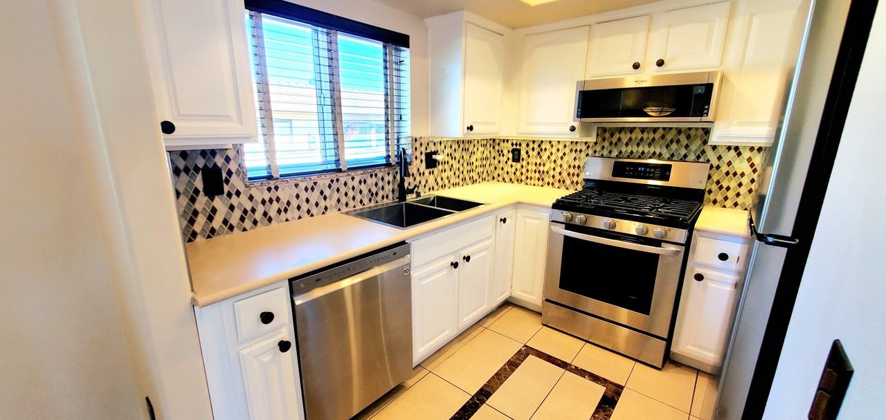 9880 11th St - Photo 7 of 23