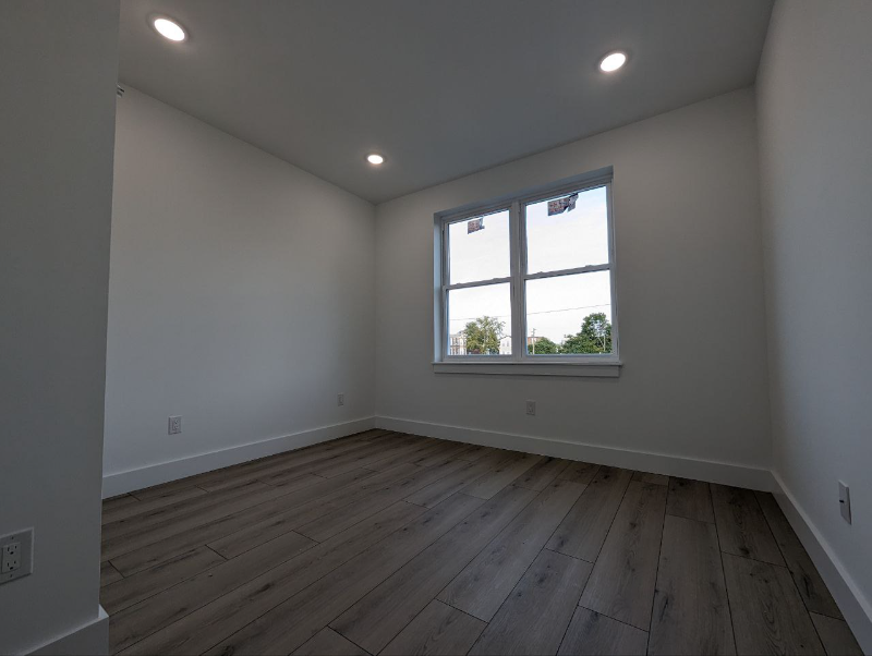 147 N Gross St #6 - Photo 7 of 11