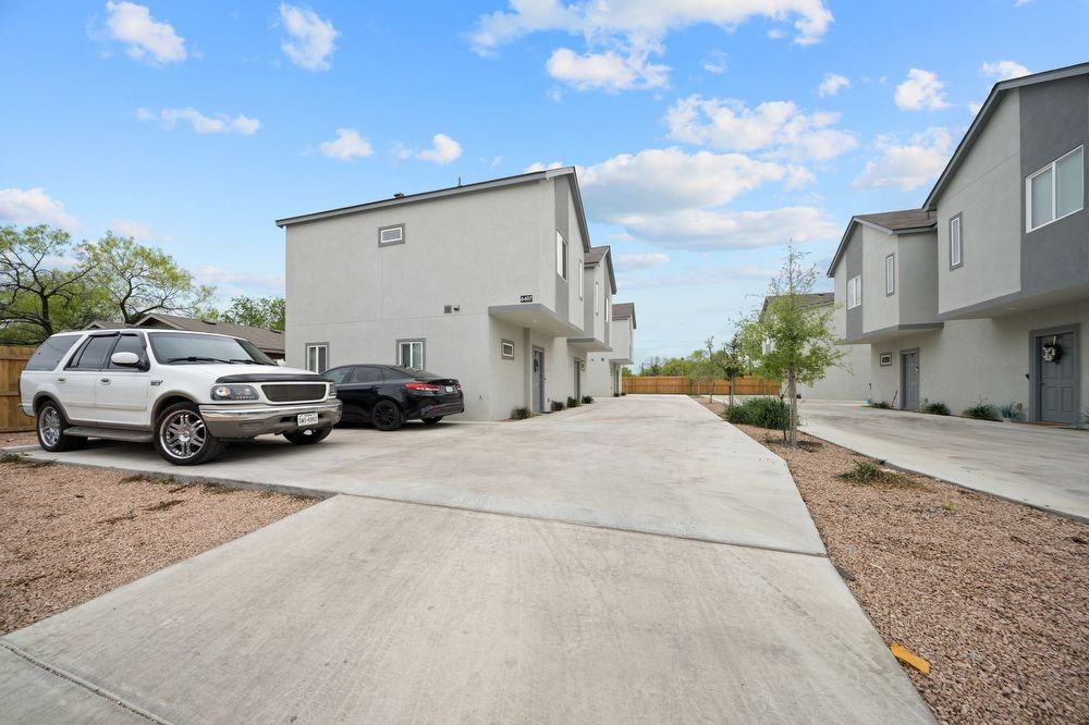 6407 Marcum Dr - Photo 2 of 25