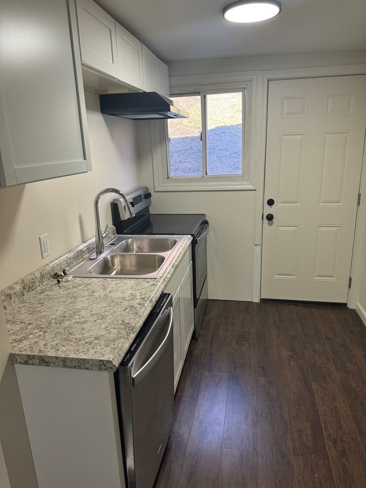 342 Kenney Ave #342 - Photo 3 of 9