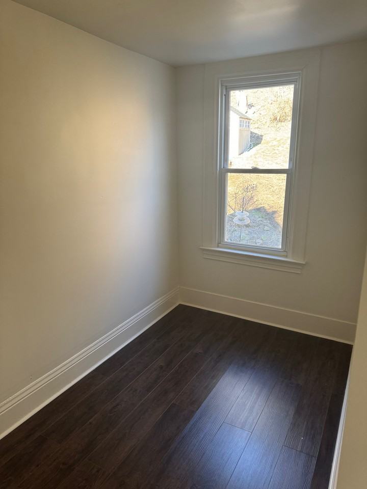 342 Kenney Ave #342 - Photo 5 of 9