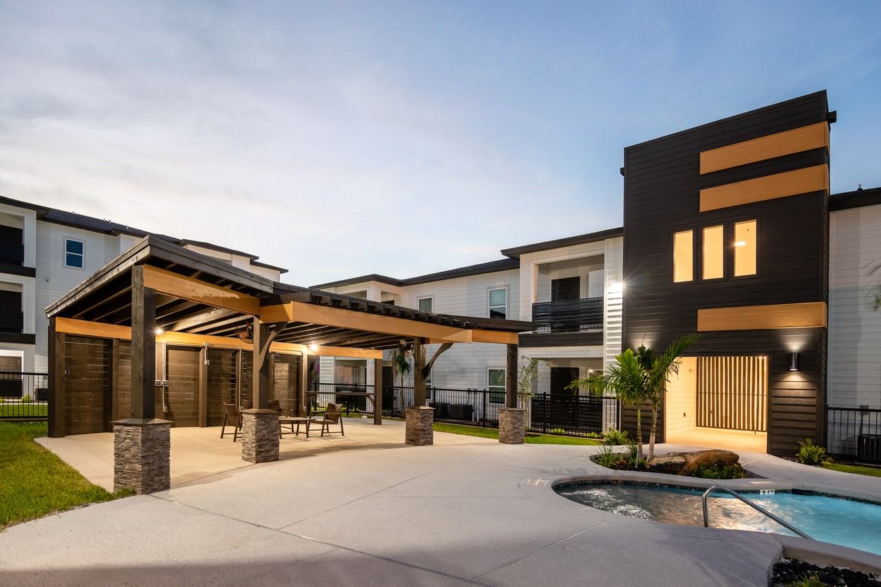 Pompeo Village - Photo 5 of 27