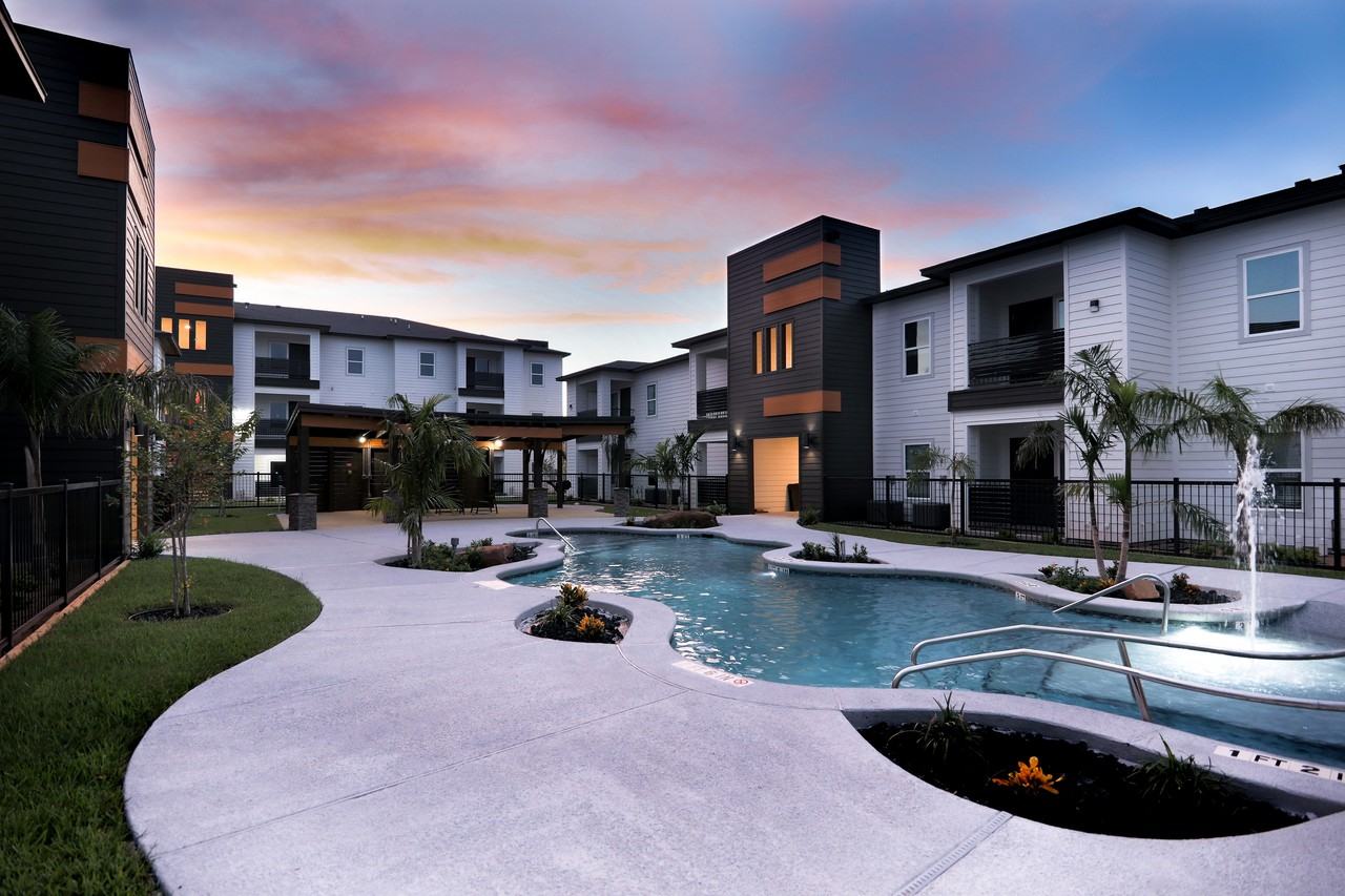 Pompeo Village - Photo 6 of 27