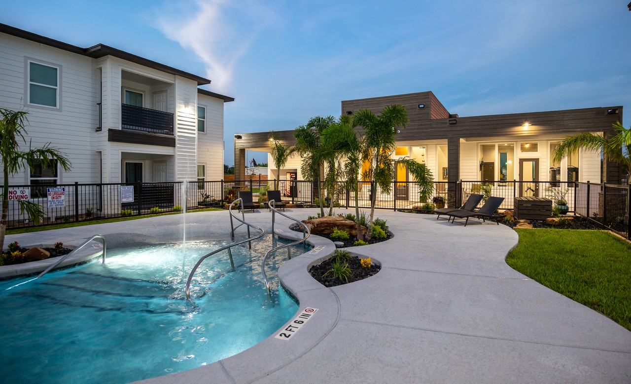 Pompeo Village - Photo 7 of 27