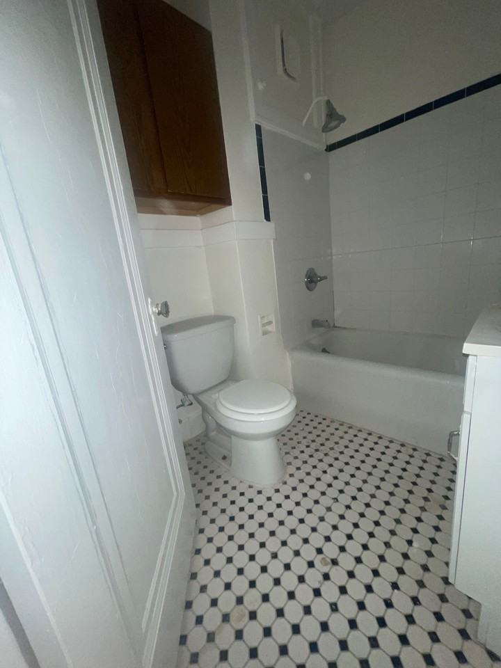 39 Jeanette St. Unit 4 - Photo 2 of 16