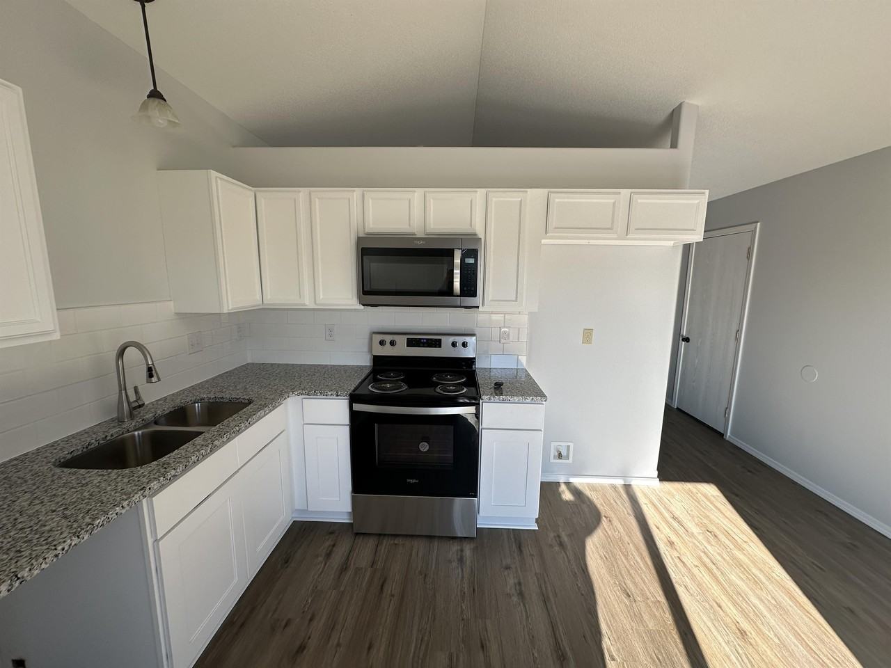 1006 E Karla Ct - Photo 3 of 17