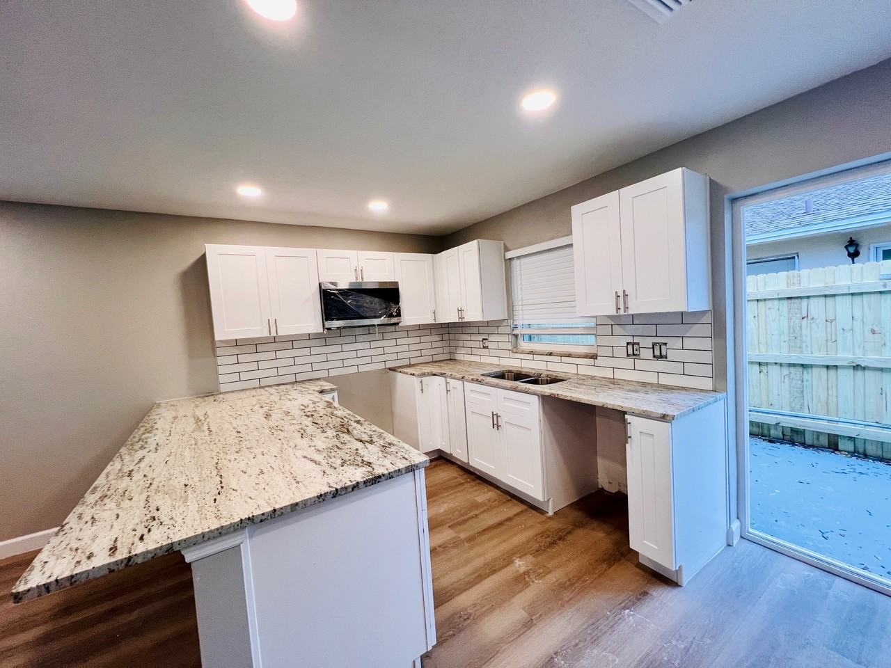 1506 Leo Lane East - Photo 3 of 8