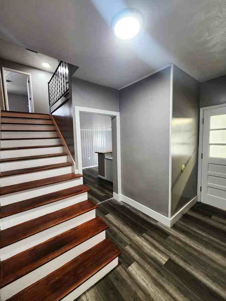 1721 9th St - Photo 3 of 36