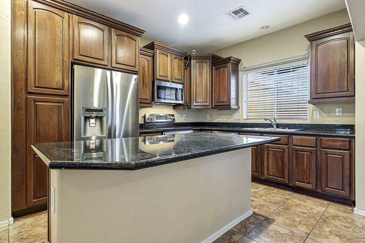 E Redfield Rd - Photo 2 of 17