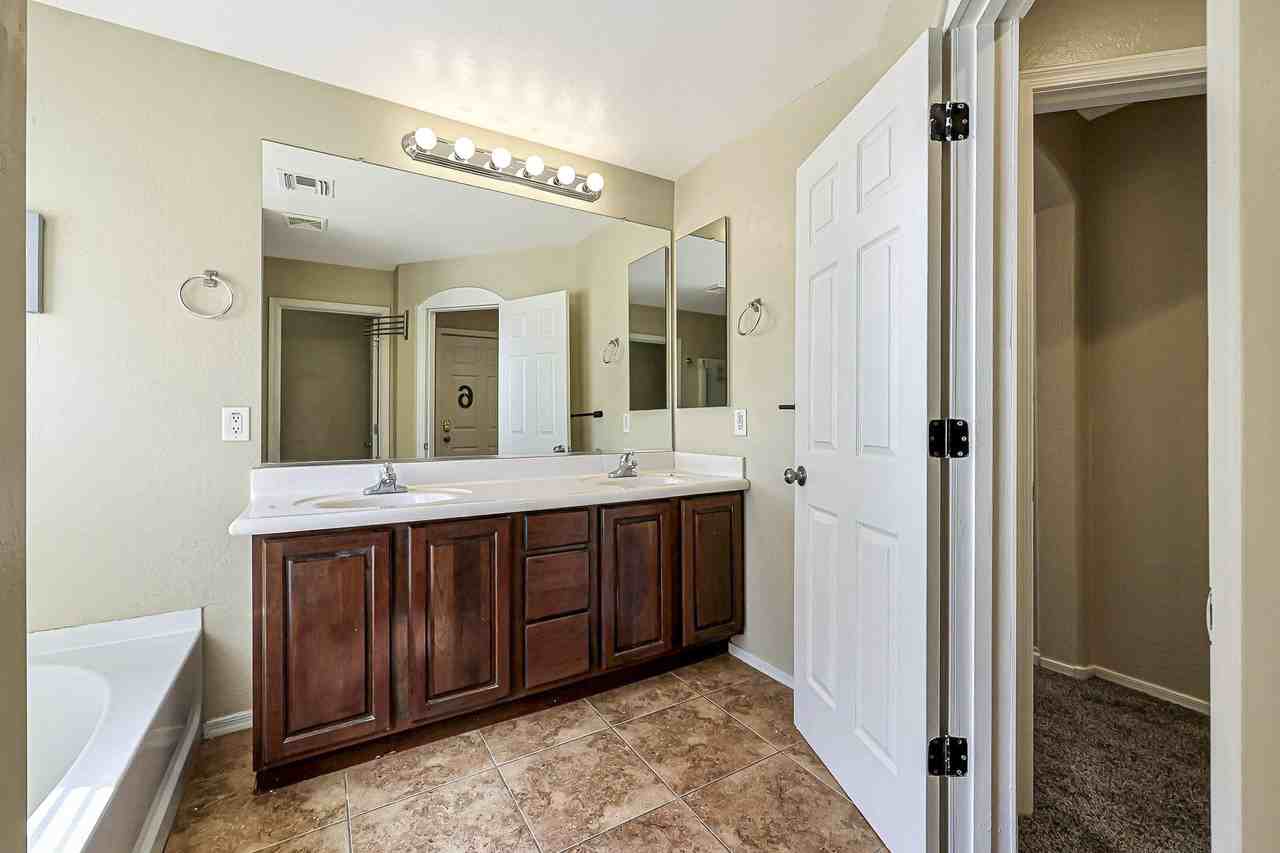 E Redfield Rd - Photo 5 of 20
