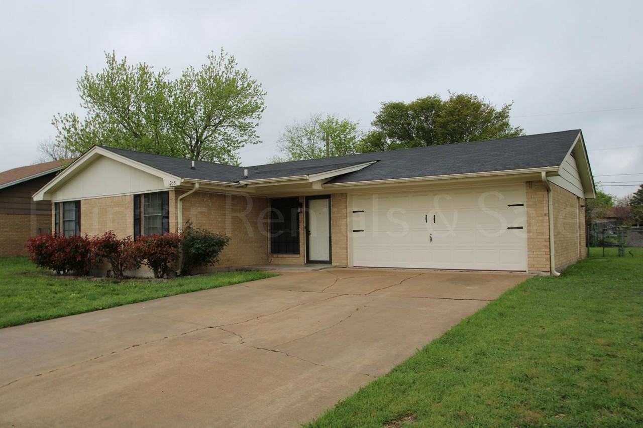 1905 Sherman Dr - Photo 2 of 22