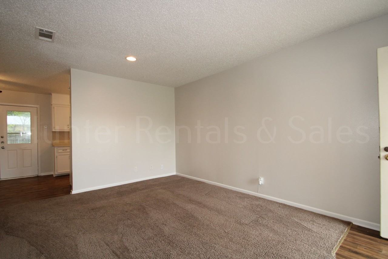 1905 Sherman Dr - Photo 3 of 22