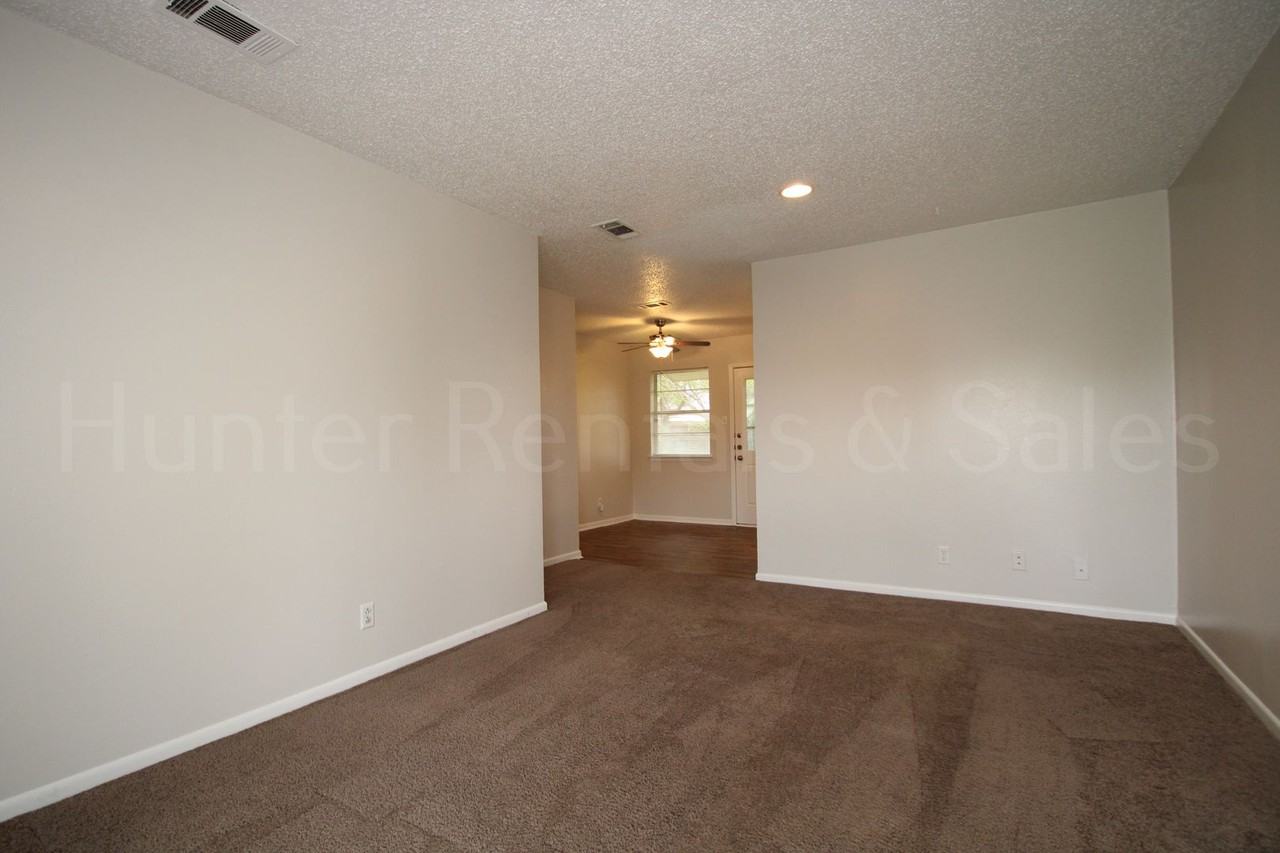 1905 Sherman Dr - Photo 4 of 22