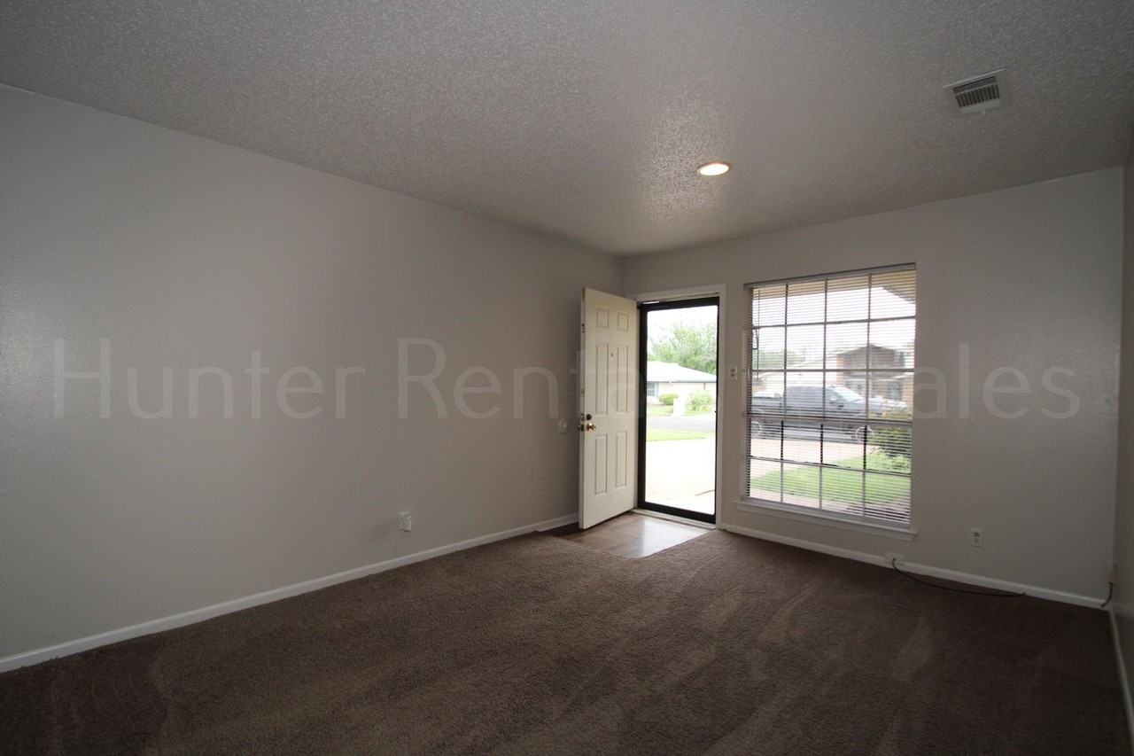 1905 Sherman Dr - Photo 6 of 22
