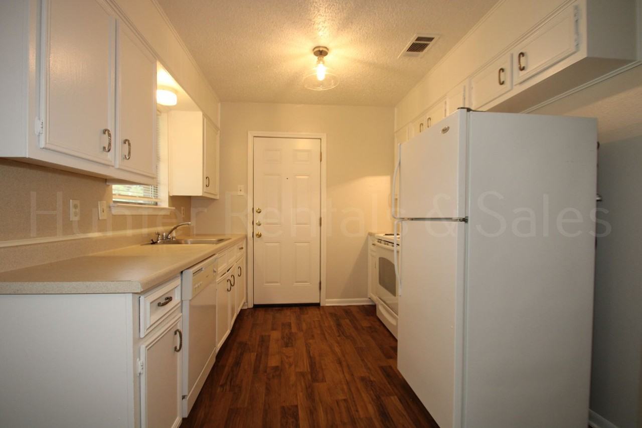 1905 Sherman Dr - Photo 7 of 22