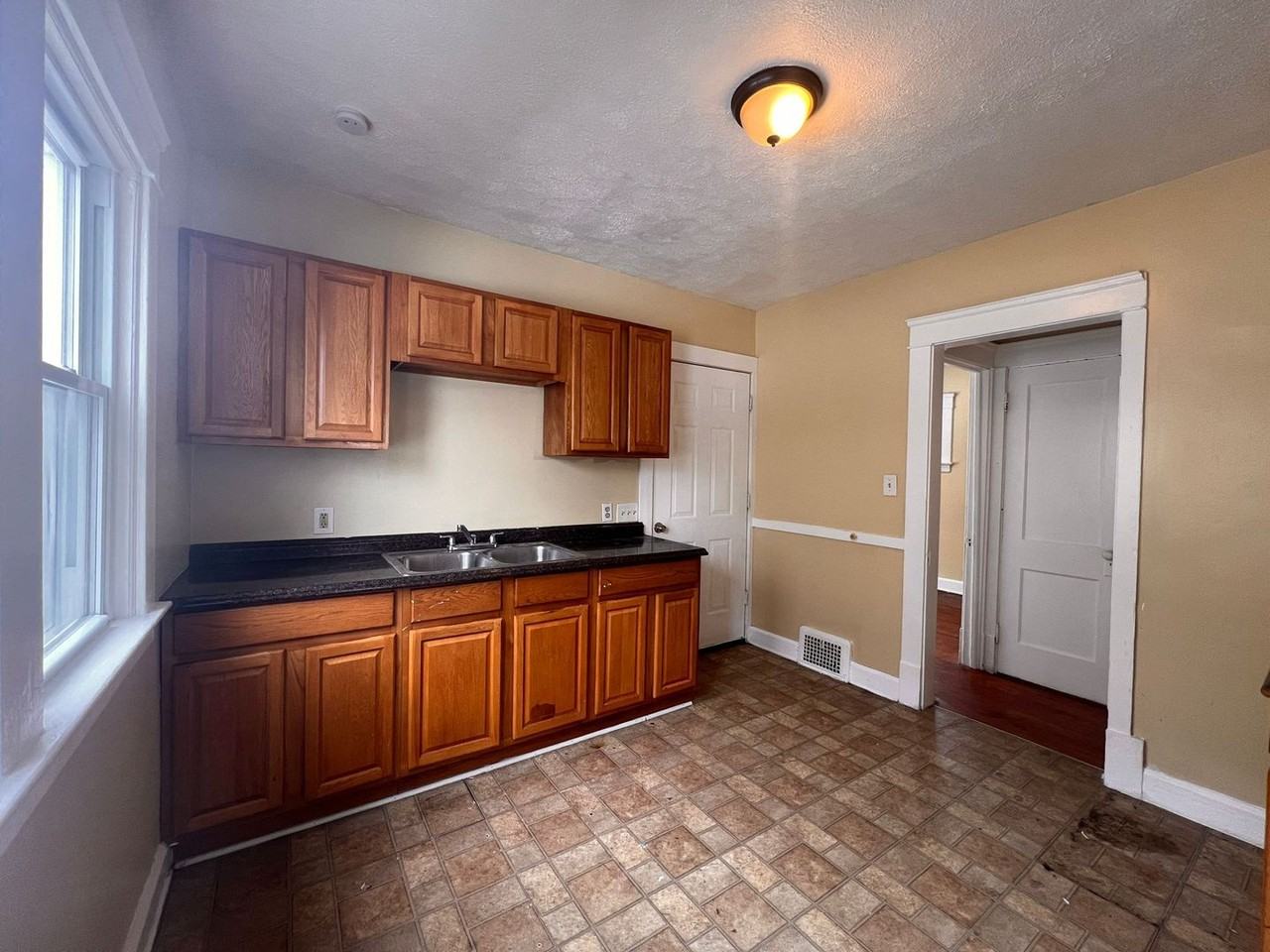 56 Charles St, Bedford, OH 44146 - Photo 2 of 15