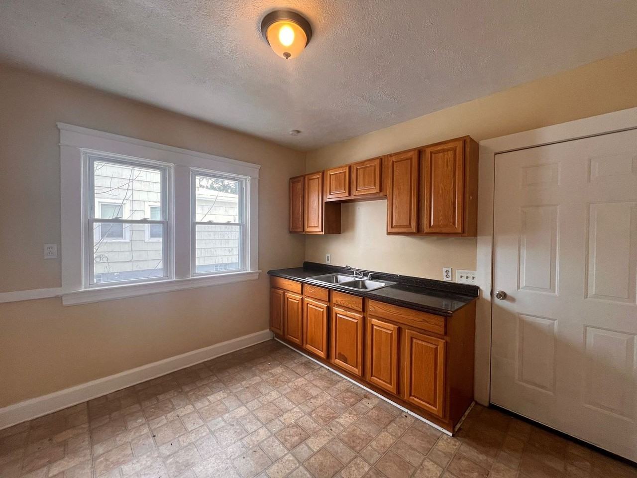 56 Charles St, Bedford, OH 44146 - Photo 3 of 15